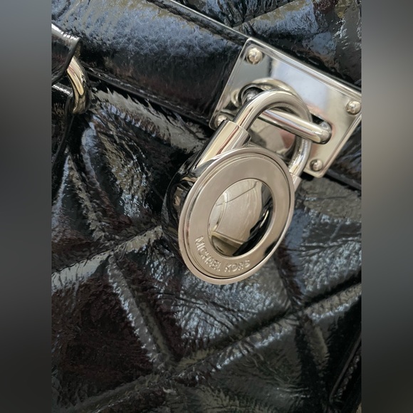 Michael Kors Hamilton Black Quilted Patent Leather Padlock Handbag Shoulder bag - Picture 5 of 9
